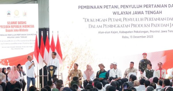 Didampingi Mentan Amran, Presiden Jokowi Sapa Puluhan Ribu Petani, Penyuluh &#038; Babinsa se-Jawa Tengah