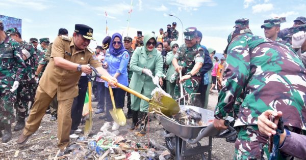 Pj Gubernur dan Ketua DPRD Dampingi KASAD TNI Maruli Simanjuntak Perangi Sampah Plastik