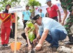 Petani di Amali Tanam Sukun Bersama Pj Gubernur Bahtiar
