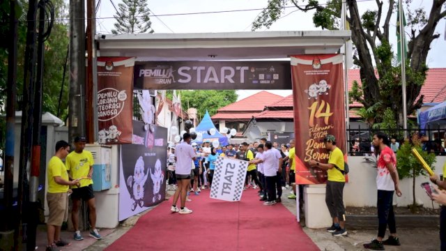 Menjelang Pemilihan Umum  digelar serentak pada Rabu 14 Februari 2024 mendatang, Komisi Pemilihan Umum provinsi Sulawesi Selatan menggelar ajang Pemilu  RUN 2024 yang diikuti ratusan komunitas Runner pada Sabtu (16/12/2023). 