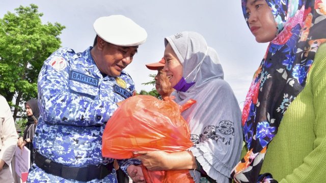 Peringatan Hari Bela Negara, Pj Gubernur Sulsel Serahkan Sejumlah Bantuan