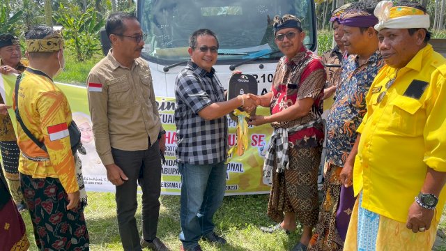 Anggota DPR RI Muhammad Fauzi Serahkan Bus Operasional, PHDI Lutra: Sangat Bermanfaat untuk Umat