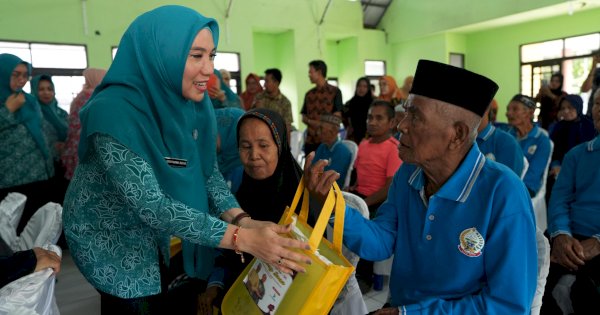 Bakti Sosial ke Panti Jompo di Parepare, Para Lansia Menangis Haru Dikunjungi Sofha Marwah Bahtiar