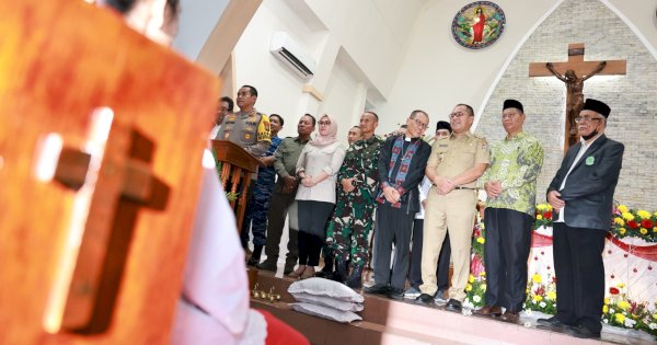 Misa Malam Natal, Danny Pomanto dan Pj Gubernur Pantau Pengamanan di Dua Gereja