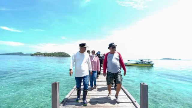 Manfaatkan Libur Nataru, Pj Gubernur Sulsel Nikmati Panorama Alam Pulau Sembilan Sembilan Sinjai