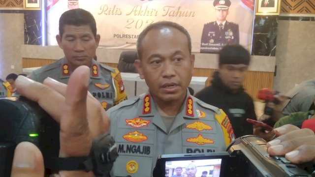 Kapolrestabes Makassa, Kombes Mokhamad Ngajib saat menggelar rilis akhir tahun di Mapolrestabes Makassar, Sabtu (30/12/2023). 