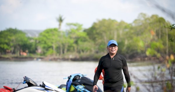 Akhir Pekan, Danny Kendarai Jetski dan Santap Hidangan Olahan Ikan di Kampung Nelayan Barombong