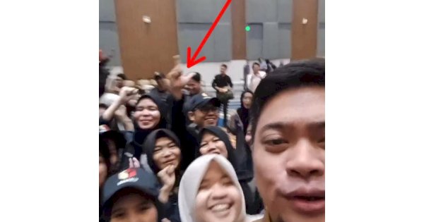 Viral Video Anggota Panwas Bawaslu Gowa Joget 2 Jari