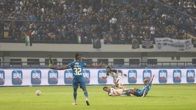 Dokumentasi laga Persib Bandung vs PSM Makassar yang berlangsung di Stadion Gelora Bandung Lautan Api, Jawa Barat, Senin (4/12/2023). (Foto: Official PSM) 