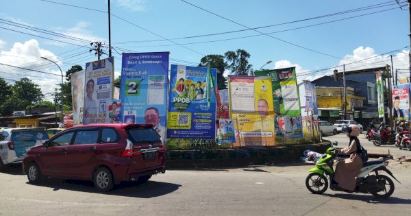 &#8216;Perang&#8217; Baliho di Bundaran Samata Gowa, Warga: Dari Cantik Jadi Jelek