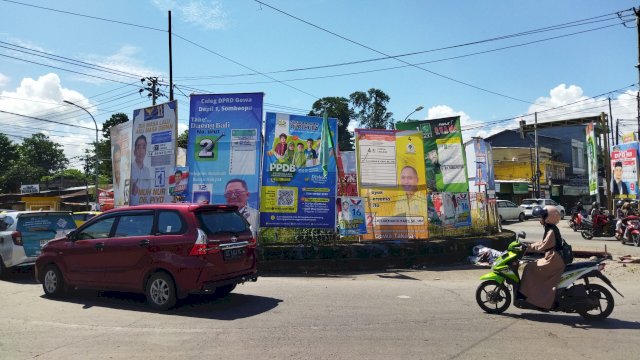 &#8216;Perang&#8217; Baliho di Bundaran Samata Gowa, Warga: Dari Cantik Jadi Jelek