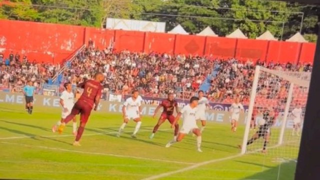 Tangkapan layar gol Yuran Fernandes ke gawang Persik Kediri. 