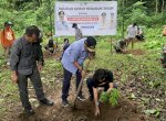 Pj Gubernur Lakukan Penanam Sukun di Rammang-rammang Maros