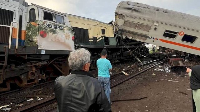 Kecelakaan KA Turangga-KRL Bandung Raya Telan 4 Korban Jiwa, Termasuk Masinis 