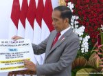 Klarifikasi Soal Presiden Boleh Kampanye, Jokowi Bawa Kertas Besar Berisi Bunyi UU