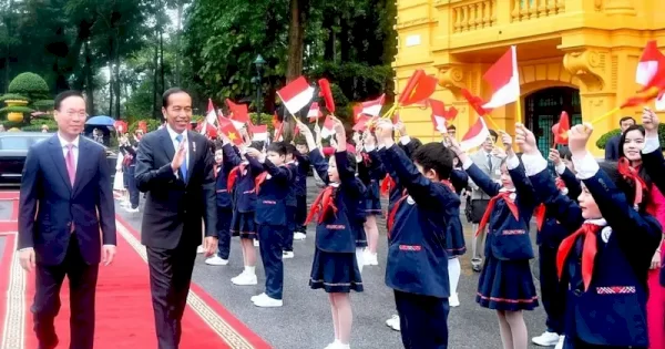 Presiden Jokowi Disambut Upacara Kenegaraan saat Berkunjung Istana Presiden Vietnam