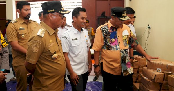 Pj Gubernur Sulsel Tinjau Logistik KPU di Luwu Timur, 1 TPS Terkendala Sinyal