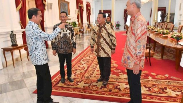 Presiden Jokowi saat bertemu dengan ketiga calon presiden beberapa waktu lalu. 