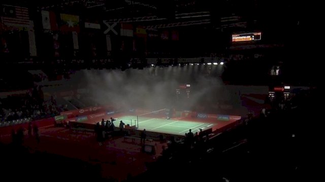 Kondisi di lapangan setelah terjadi percikan api saat laga semi-final Indonesia Masters 2024. (Foto: X Ainur Rohman) 