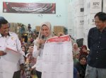 Bupati Indah Pantau Penyoetiran Surat Suara Pasca Ditemukan 1.540 yang Rusak 