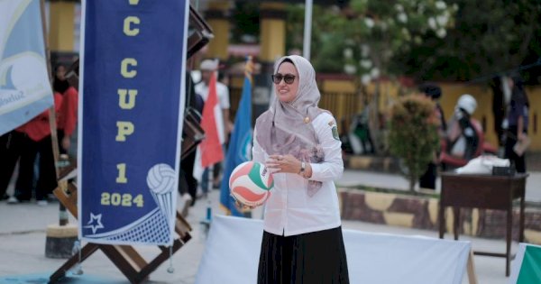 Saat Buka Smadel Volley Cup, Bupati Indah Sebut Ada Peluang jadi Anggota Polri Jalur Prestasi