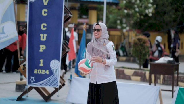 Saat Buka Smadel Volley Cup, Bupati Indah Sebut Ada Peluang jadi Anggota Polri Jalur Prestasi