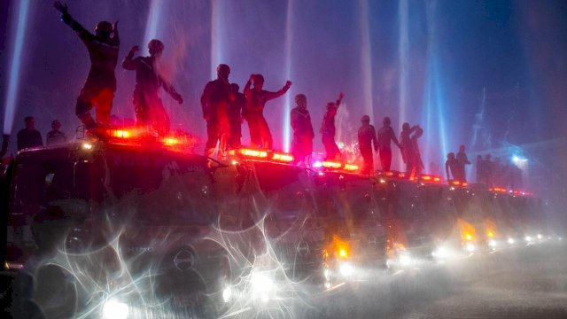 Intip Atraksi Water Dance Damkar Makassar Meriahkan Malam Tahun Baru 