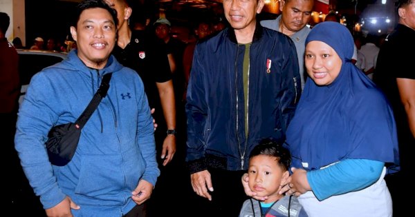 Malam Tahun Baru 2024, Presiden Jokowi Borong Jajanan di Pasar Pon Surakarta