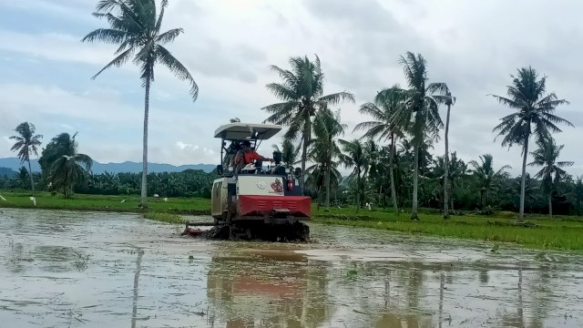 Petani Sulsel Mulai Minati Teknologi Pertanian Modern dan Presisi