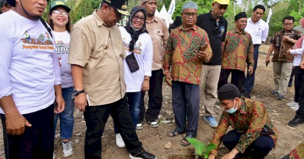 Pj Gubernur Sulsel Ajak Santri Terlibat Budidaya Pisang Cavendish