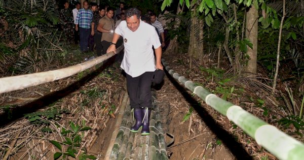 Potret Bahtiar Baharuddin, Desa ke Desa Hingga Jalan Kaki Lewati Titian Bambu