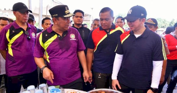 Diserbu Warga, Pasar Murah di Alun-alun Enrekang Dikunjungi Pj Gubernur Sulsel