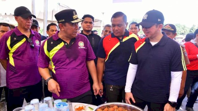 Diserbu Warga, Pasar Murah di Alun-alun Enrekang Dikunjungi Pj Gubernur Sulsel