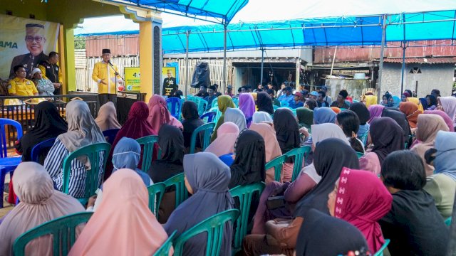 Cuaca Mendung, Masyarakat Pangkep Tetap Antusias Hadiri Sosialisasi Taufan Pawe