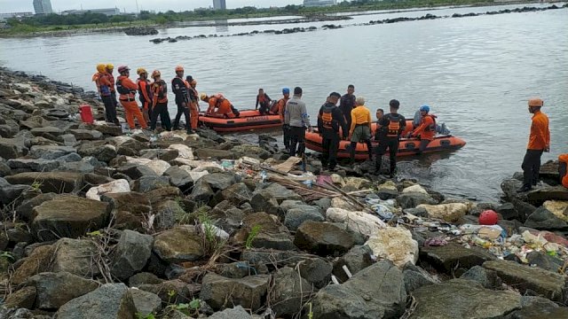 Tim SAR Gabungan Cari Korban Perahu Terbalik di Perairan Makassar 