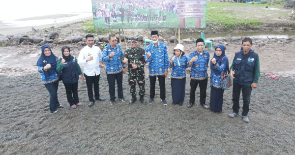 Cegah Abrasi, Huadi Group dan Forkopimda Bantaeng Tanam Mangrove dan Ketapang