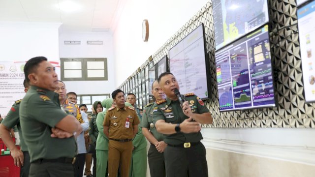 PJ Sekda Dampingi Pangdam XIV Hasanuddin Lakukan Kunjungan Kerja di War Room Kodim 1408/Makassar