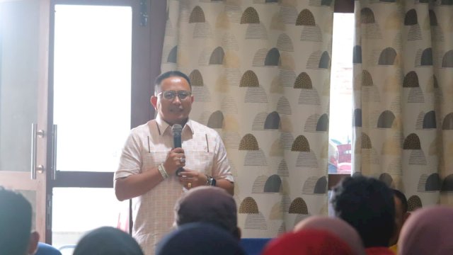 Anggota DPR RI Muhammad Fauzi menggelar silaturahmi dengan ratusan penerima program bedah rumah di Kabupaten Sidrap, pada Rabu (25/1/2024). 