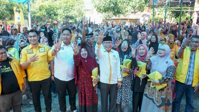 Caleg DPR RI Dapil II Partai Golkar Nomor Urut 4, Taufan Pawe (TP) menggelar sosialisasi, di Kabupaten Barru, Sulsel, Rabu (24/1/2024).