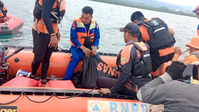 Tim Sar Gabungan Temukan Pemancing yang Terjatuh dari Perahu di Perairan Batulotong Luwu