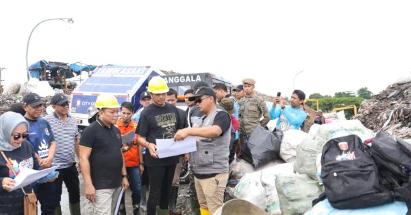 Persiapan Penilaian Adipura 2023, PJ Sekda Pimpin Bersih-Bersih di TPA Antang