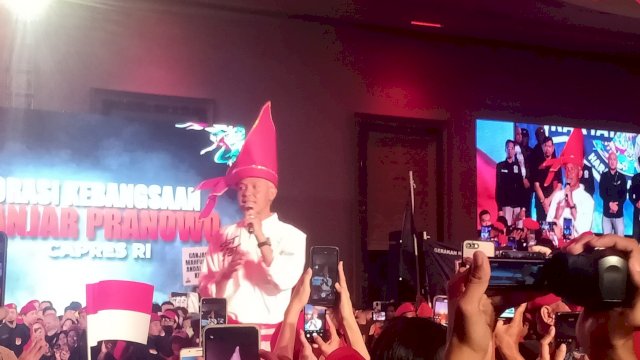 Calon presiden nomor urut 3, Ganjar Pranowo dalam kampanye akbar di Gedung Upperhills, Kota Makassar, Sulawesi Selatan, Selasa (30/1/2024).