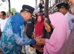 Pemprov Sulsel Salurkan Bantuan Pangan Pemerintah Pusat untuk Warga Miskin di Takalar