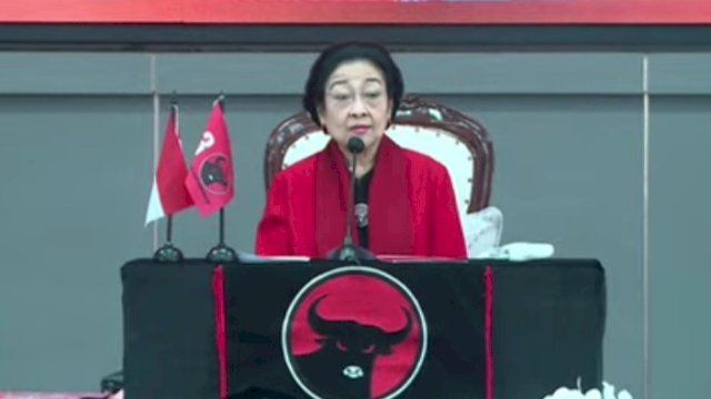 Megawati Tegaskan PDIP Bisa Besar Bukan Karena Presiden Hingga Ajarkan Salam Pancasila 3 Kali 