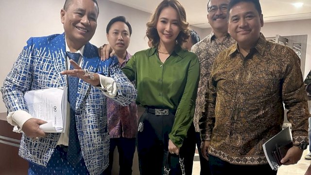 Hotman Paris bersama Inul Daratista menyambangi Kantor Kemenko Marves. (Dok Instagram inul.id) 