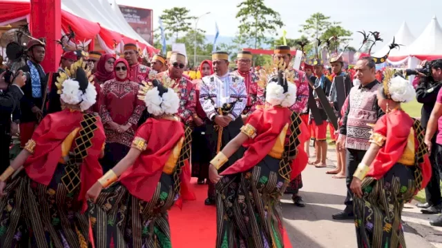 756 Penari Sambut Pj Gubernur Sulsel Saat Perayaan HUT ke-765 HPRL