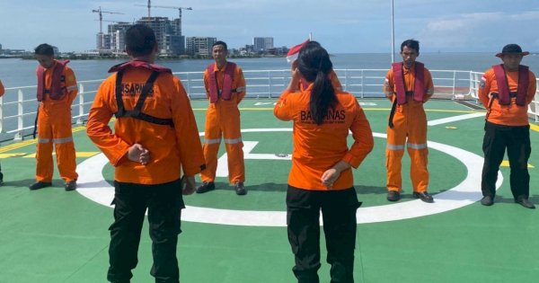 Basarnas Makassar Evakuasi Kru Kapal MV Heng Sang Gunakan KN Sar Kamajaya 104 