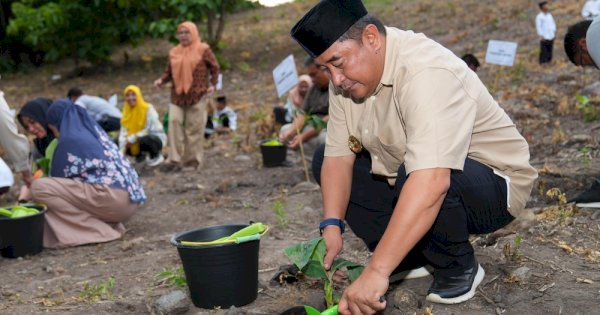 10 Hektare Lahan di Pesantren Al Badar Parepare Ditanami Bibit Pisang Cavendish