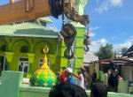 Terpasang Kubah Masjid Jami Rahmat, Kades Borong Loe: Terima kasih Huadi Group