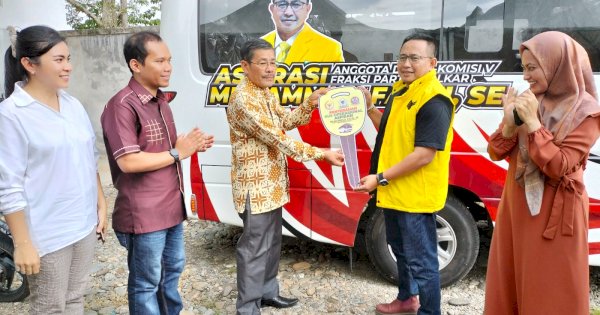 Anggota DPR RI Muhammad Fauzi Serahkan 1 Unit Bus ke Yayasan Kesehatan Gereja Toraja